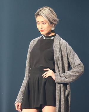 【第20回東京ガールズコレクションS/S】山田優が出産後・初ランウェイ！ 銀髪姿で登場