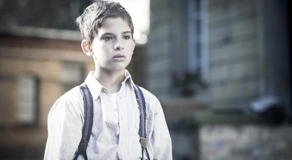 終戦、アウシュビッツ解放…ユダヤ人少年の実話『ふたつの名前を持つ少年』公開