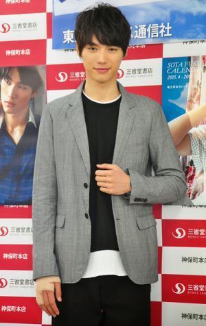 福士蒼汰、“右手負傷"の詳細を説明！ シャドーボクシング中に…