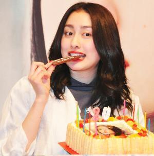 早見あかり、「ももクロ」メンバーからの二十歳の祝福メッセージを明かす！