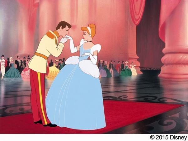ディズニー『シンデレラ』すべての始まりはここから…”12時の鐘”シーン公開！