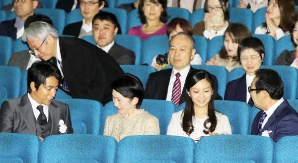 秋篠宮妃紀子さまと佳子さま『風に立つライオン』をご鑑賞、主演・大沢たかお「頭真っ白」
