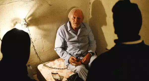 【予告編】アンソニー・ホプキンス、囚われの身で不敵な笑み『ハイネケン誘拐の代償』