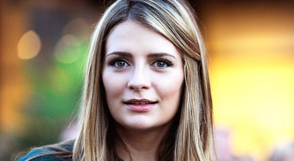 ミーシャ・バートン、稼ぎを盗んだとして実の母親を起訴