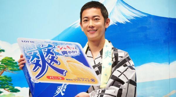 佐藤健、短髪姿で登場！　「中学の野球部以来」の短さ