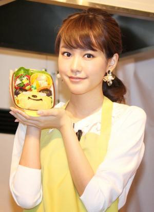 桐谷美玲、エプロン姿で“キャラ弁”作りに初挑戦！　誰に食べさせる？