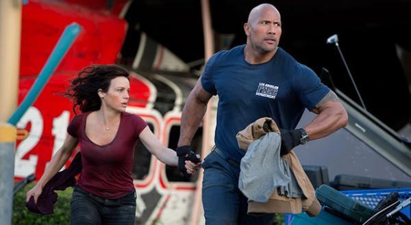 【特別映像】ドウェイン・ジョンソン、“陸海空”で超絶アクション『カリフォルニア・ダウン』