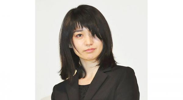大島優子、喪服＆鬼太郎ヘアで登場！　“ズロース”旋風を起こす？