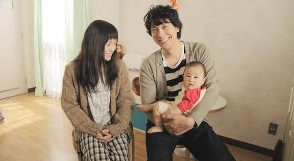 【特別映像】佐々木蔵之介＆永作博美、キュートな赤ん坊“ぺ～”に悶絶！