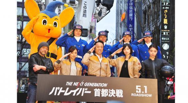 新宿に巨大パトレイバ―がお目見え！　歌舞伎町のゴジラに対峙!?