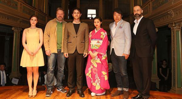 忽那汐里、艶やかな着物姿でトルコ入り！ ユルドゥズ宮殿で初の映画会見