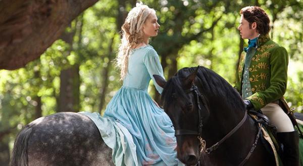 【特別映像】『シンデレラ』王子との純粋な“愛”はラブストーリーの枠を超える