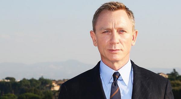 今度のジェームズ・ボンドはセーター姿!?