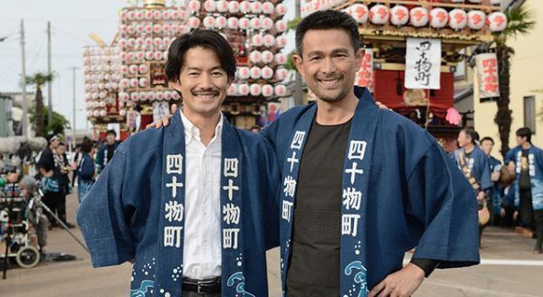 竹野内豊、江口洋介を地元民と勘違い!?　『人生の約束』撮影現場の様子が到着