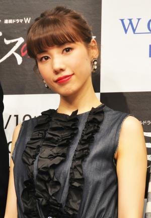 仲里依紗、美しい黒ドレスで登場も私服は小4レベル？　