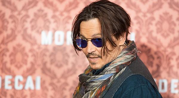 ジョニー・デップ、オーストラリアの検疫法にふれて愛犬2匹に安楽死の危機