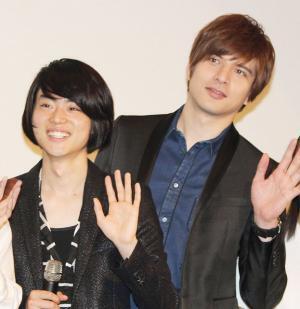 菅田将暉、アドリブで城田優にビンタ！『明烏 あけがらす』初日挨拶は終始脱線