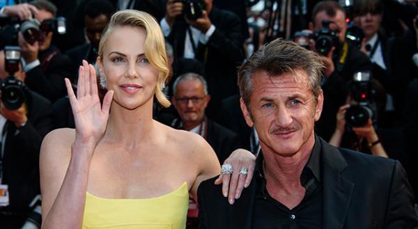 【カンヌ国際映画祭】シャーリーズ・セロン、「Dior」のドレスでショーン・ペンと共に登場