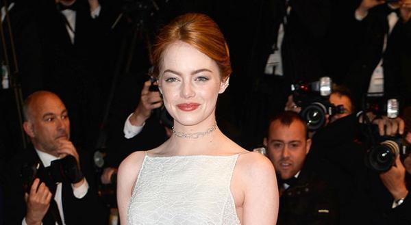 【カンヌ国際映画祭】エマ・ストーン、レッドカーペット登場！会見ではウディ節炸裂