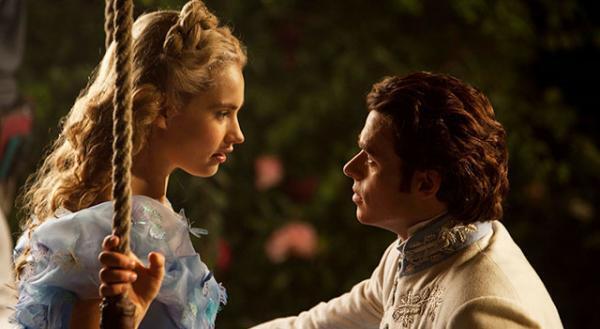 『シンデレラ』5週連続第1位を記録！ 男性も涙「彼女と観にきて本当によかった」