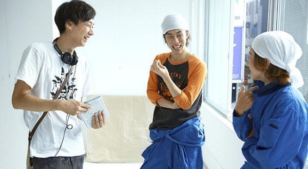 RAD野田洋次郎が全開スマイル！ 『トイレのピエタ』撮影現場写真を独占入手