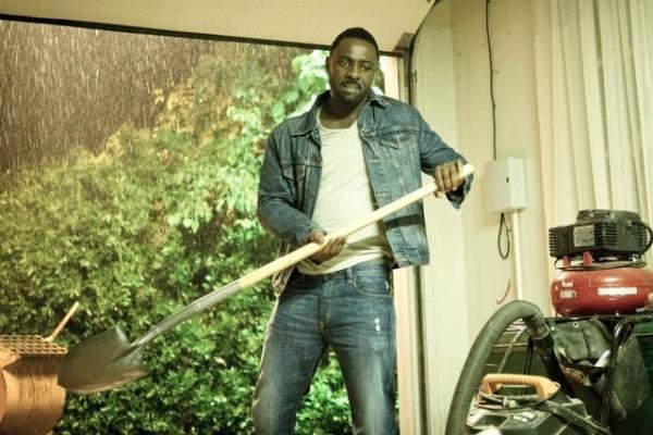 “世界一”ハンサムな黒人俳優イドリス・エルバが殺人鬼!? 『善き人に悪魔は訪れる』