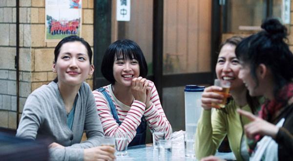 綾瀬はるか＆長澤まさみが洋服でバトル!?…“姉妹あるある”に共感『海街diary』