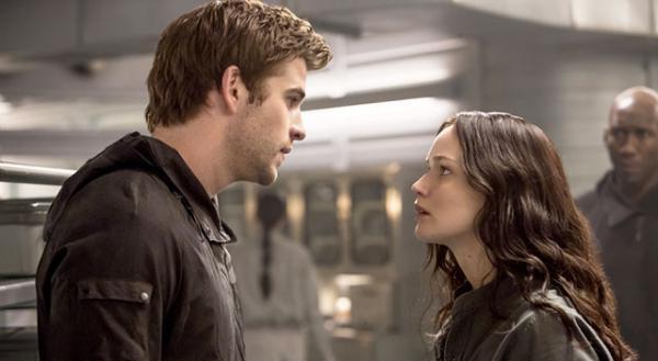 【特別映像】リアム・ヘムズワース、ジェニファー・ローレンスを大絶賛！「彼女以上の人はいない」