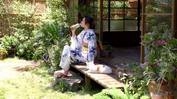 新垣結衣、浴衣＆猫語を披露！　7年連続「アサヒ 十六茶」CM出演