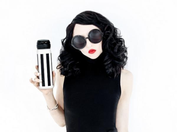 スタバが「alice + olivia」とコラボ！ コケットな魅力あふれる4アイテムを発売