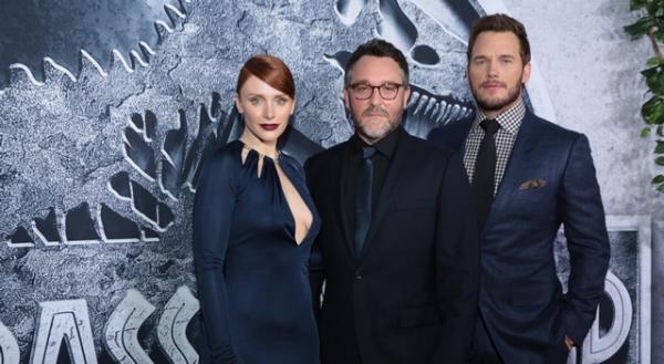 テーマパークを再現！クリス・プラットも大興奮『ジュラシック・ワールド』LAプレミア