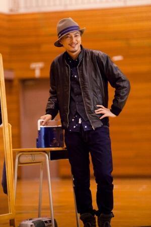 塚本高史、元一流ダンサー役で登場！『ガールズ・ステップ』特報映像