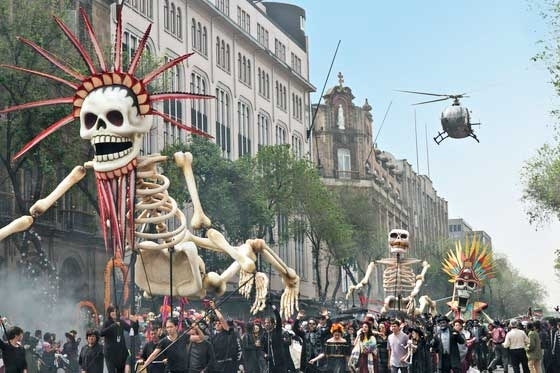 【特別映像】『007 スペクター』のオープニング、“死者の日”が公開！