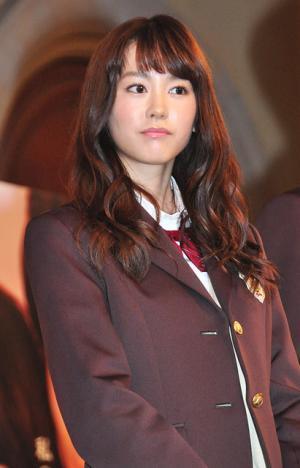 山崎賢人、桐谷美玲の変顔は「崩してるのにものすごくキュート！」