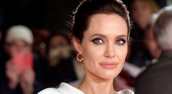 アンジェリーナ・ジョリー、愛娘を連れてトルコの難民キャンプを訪問