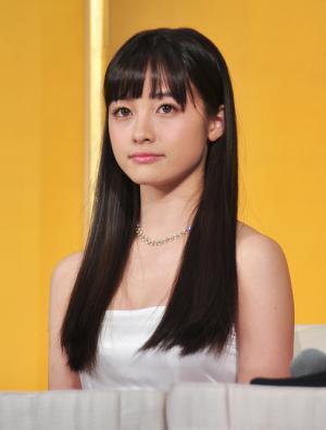 橋本環奈『セーラー服と機関銃』主演！ 薬師丸ひろ子の名セリフ「かい…かん」生披露