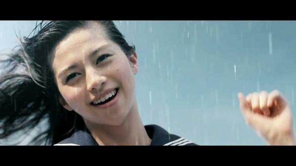 中条あやみ、QUEENを熱唱！「緊張でなかなか声が出せなかった…」