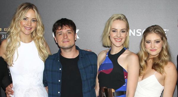 ジェニファー・ローレンス、ニューヨーク「ハンガー・ゲーム展」に歓喜！