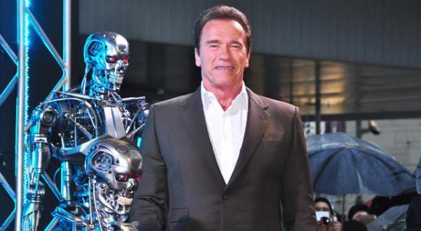 シュワちゃんの「I'll be back」にファン熱狂！　西内まりやも興奮！