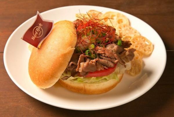 ハードロックカフェ、全国6店舗でオリジナルのご当地グルメバーガーを発売！