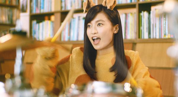 番組クイーン“こじるり”、新CMでドラムを披露!? 「ド派手に振り切っています」