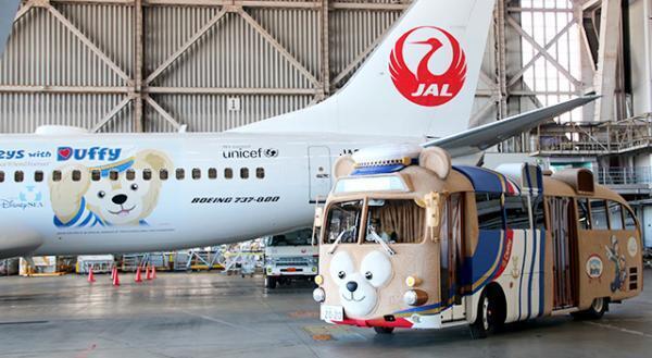 【ディズニー】ダッフィーの特別機が就航！ ダッフィーバスも初便を祝福