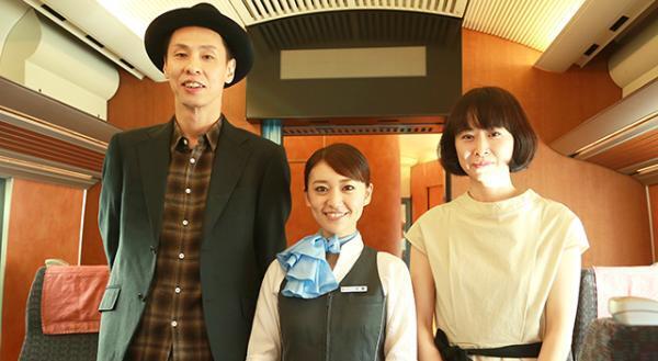 大島優子、制服姿でアナウンス！ 次回作は道路工事整備役？