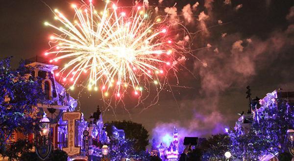 【ディズニー】花火とプロジェクション・マッピングの新ショーに陶酔！ 「ディズニーランド・フォーエバー」