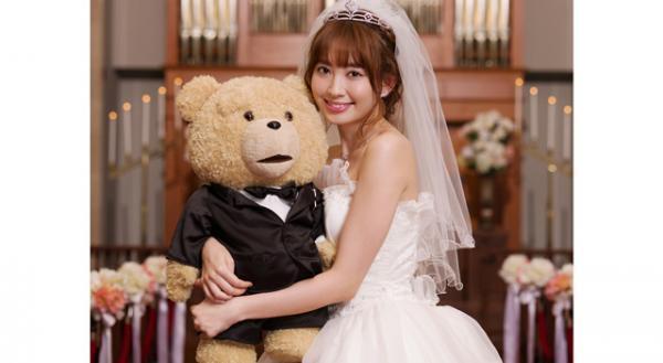 こじはるがテッドと結婚!? 「テッドもふもふファンクラブ」代表に就任