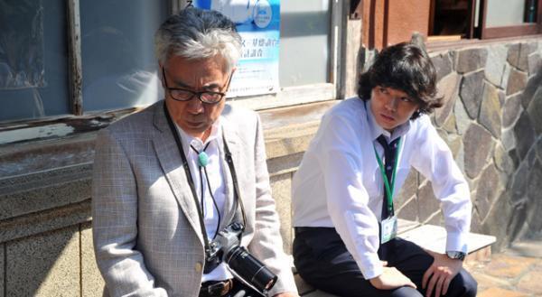 【予告編】イッセー尾形、素足で川渡り＆電柱によじ登る!? 『先生と迷い猫』