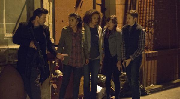 【特別映像】街中に罠が…暴徒に囲まれる恐怖『パージ：アナーキー』