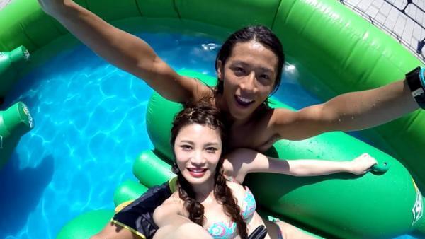 「テラハ」伊藤＆島袋カップル、話題のスライダーに挑戦