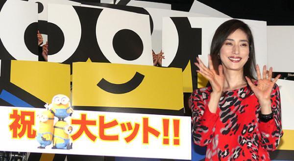 天海祐希、48歳の誕生日を“推しメン”が祝福！「連れて帰りたい」とメロメロ