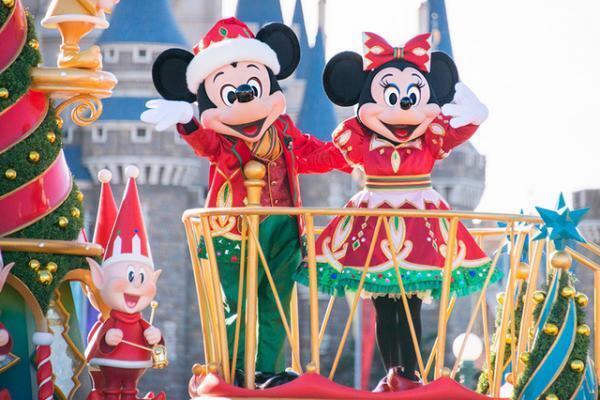 【ディズニー】クリスマスのスペシャルイベント開催！ パーク全体が幻想的な雰囲気に